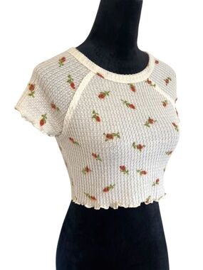 🍓3 for 45- Urban Outfitters Floral Ruffle-Edge Waffle Baby Tee